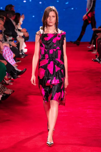 Look 16